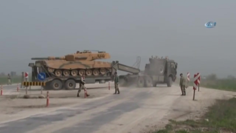 Турецкая колонна на входе в курдский кантон африн