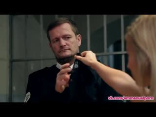 Надзирательница устроила себе секс в тюрьме с заключенным ночью