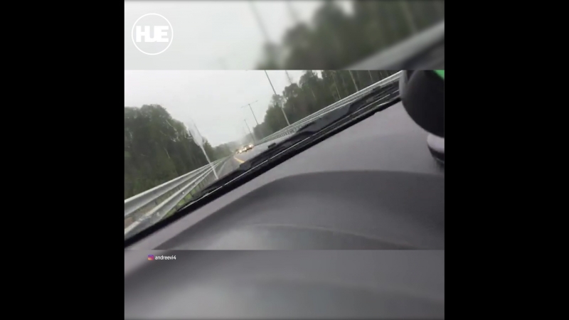 Водитель снял поездку по встречке со скоростью 100 километров в час