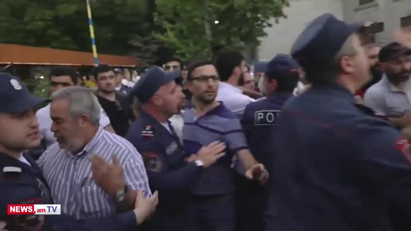 Ցուցարարները հարձակվել են հրանտ մարգարյանի վրա