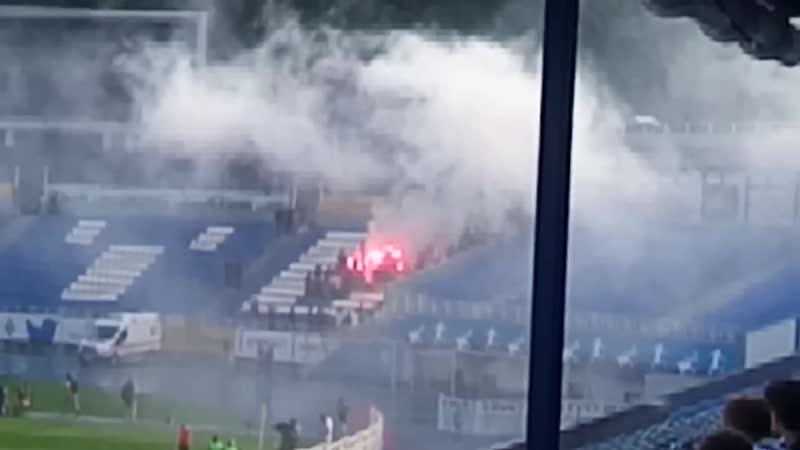 Петушиный ультрас «динамо» ворвались на матч, чтобы выразить свое отношение к луческу