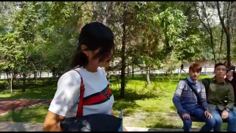 Базар жок ескерткішкой мына балдар