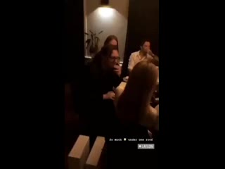 4 liam junto a maya en la fiesta de lanzamiento de tings magazine mp4