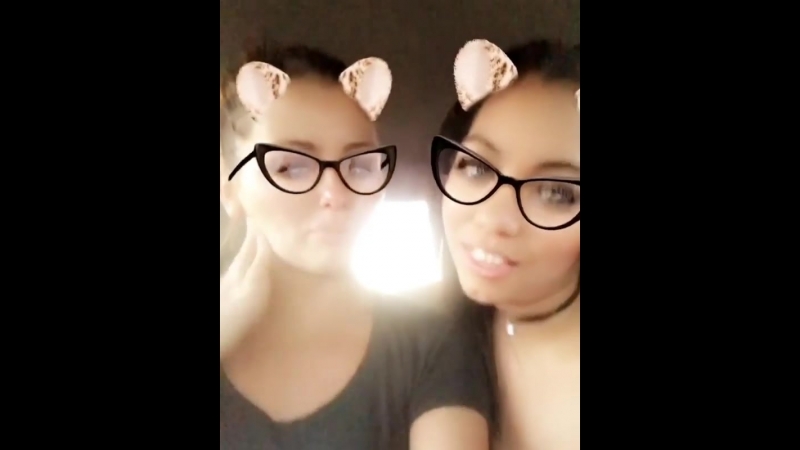 Adriana chechik еду с подружкой в машине открывают рты и пускают слюни