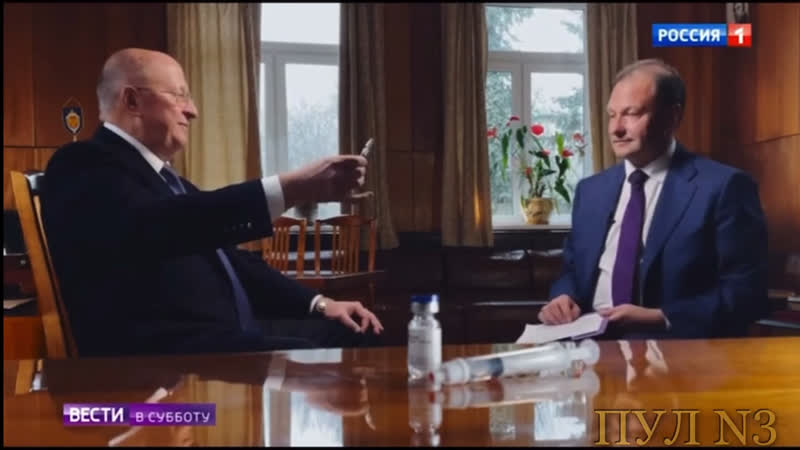 Гинзбург показал как вводится назальная вакцина