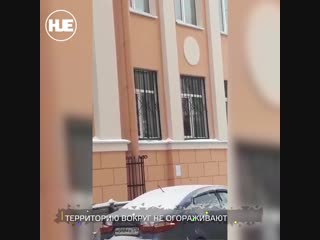 Питерские сосульки сбивали на голову прохожим