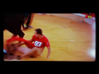 Se a quedado con el culo al aire