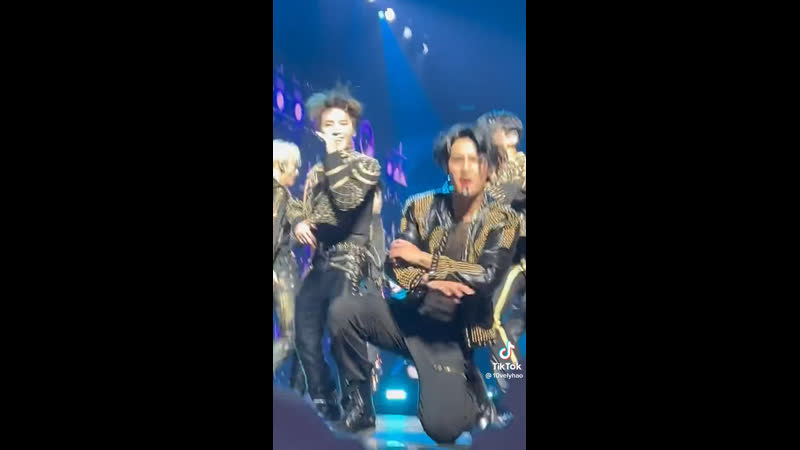 Мингю танцует