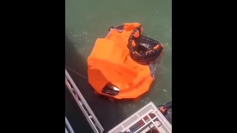 Современный спасательный плот 🛶