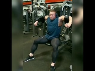 #гейхран брэд роуи качок бодибилдер эротика гей спортсмен мускулистый член