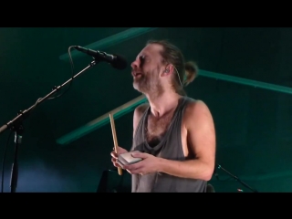 Atoms for peace skip divided (live at barclays center brooklyn, 2013 09 27)