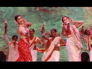 Madhuri dixit and aishwarya rai bachchan performance the unforgettable tour 2008