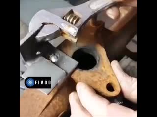 Выкручиваем отломившийся болт mp4