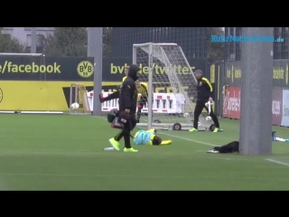 Ganz fieses foul an aubameyang beim heutigen #bvb training