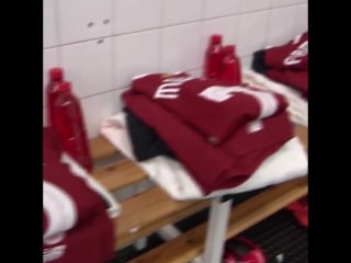 Inside the away dressing room at the ramón sánchez pizjuán
