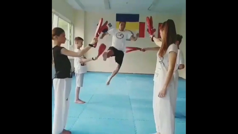 Четыре удара не касаясь земли