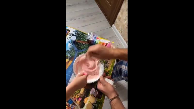 Данир сабиров играет с дочкой