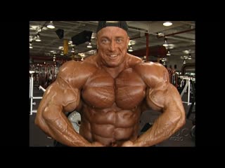 Markus ruhl trains upper body (1999)