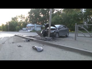 Бухая пилотка на "рио" воткнулась в столб