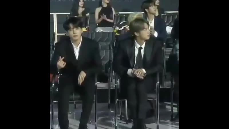 Расставил ноги