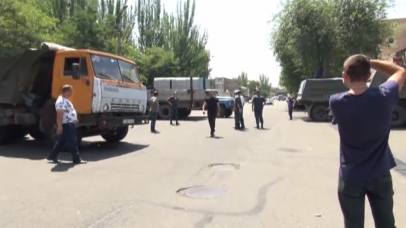 В ереване начался штурм захваченного отдела полиции