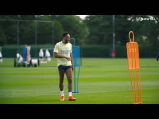 Aubameyang with a worldie! behind the scenes at arsenal training centre