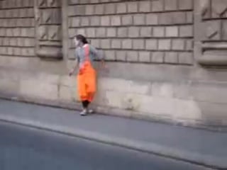 Вот так в испании издеваются над людьми