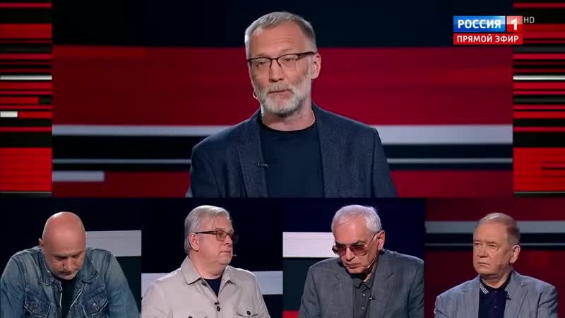 Парад победы и флаг пид@ров над посольством сша они кастрировали себя и выбрали пидр парад