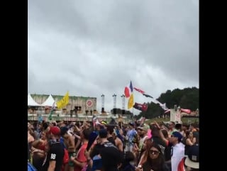 Ansel elgort | ansolo playing for the finally dry #tomorrowworld crowd listen live on evolution right now!!!