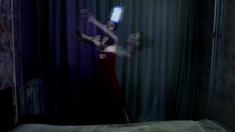 Дарья плужникова с пиксельным реквизитом