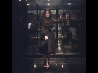 Simply @salmahayek wearing @stellamccartney part o лондон