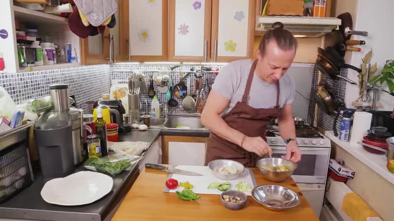 Салат из цветной капусты и трески очень яркий и сытный весенни ( 720 x 720 )