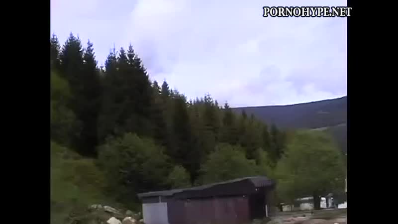 Молодые в лесу девушку из деревни