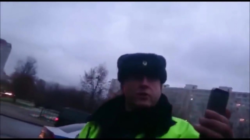 В москве инспекторы дпс свао придушили пешехода (сохранилась запись с перископа)