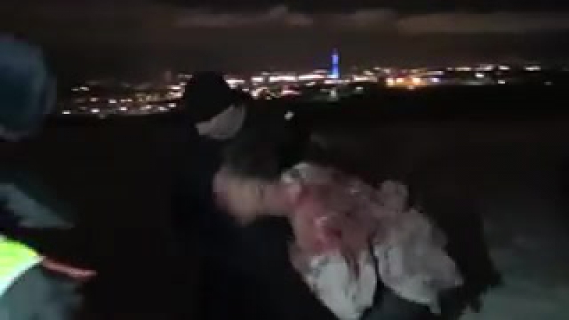 Решил покатать должника в багажнике