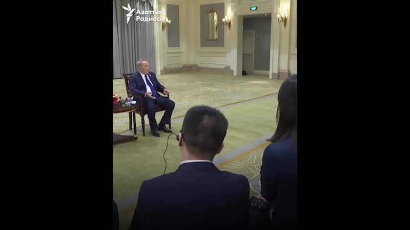 Старый гондон хуйню порит про демократию