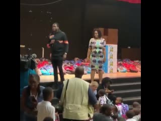 Meek mill goes back to his old high school n gives away 500 bag packs to students(1)