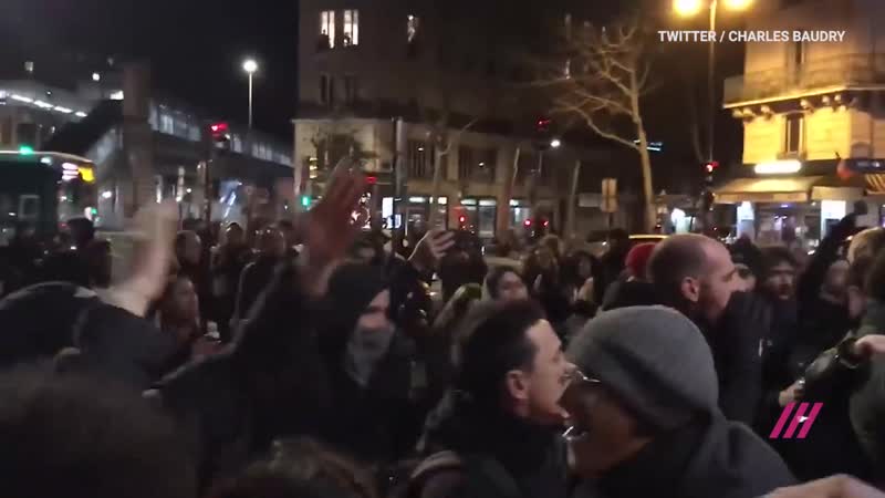 Макрона эвакуировали из театра в париже в здание пытались прорваться протестующие