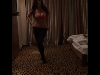 Пупки девушек из группы серебро 4