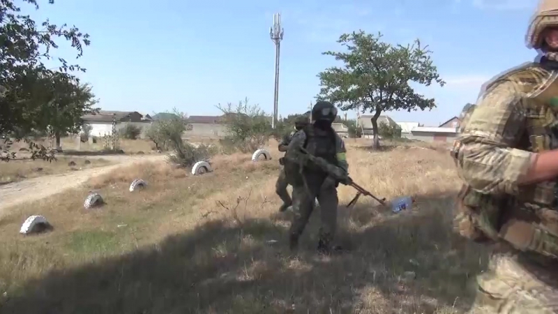 Видео по вчерашнему штурму здания с боевиками в дагенстанском хасавюрте#1