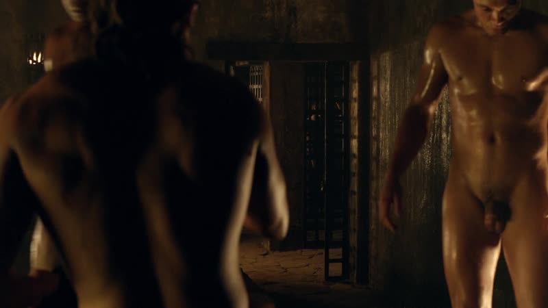 Dustin clare and extras in spartacus s00e04