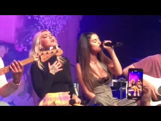 Selena gomez & julia michaels performing ‘anxiety’