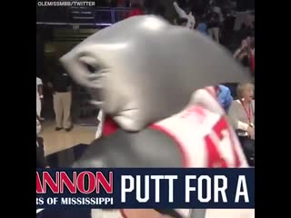 84 year old woman sinks 94 foot putt to win a new car