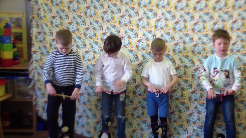 Живые куклы волк и семеро козлят на новый лад