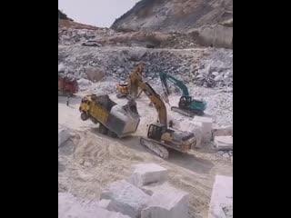 Кусочек закинул