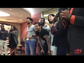 Amazing flash mob for hritik roshan yami gautam kaabil