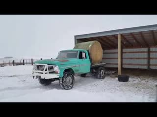 How to unload a round bale with perfect timing!