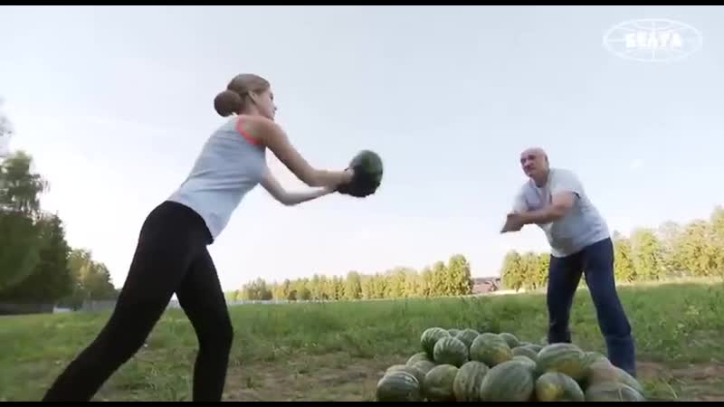 Красивые девушки, сочные арбузы и александр лукашенко