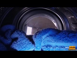 Телка застряла в машинке и получила секса