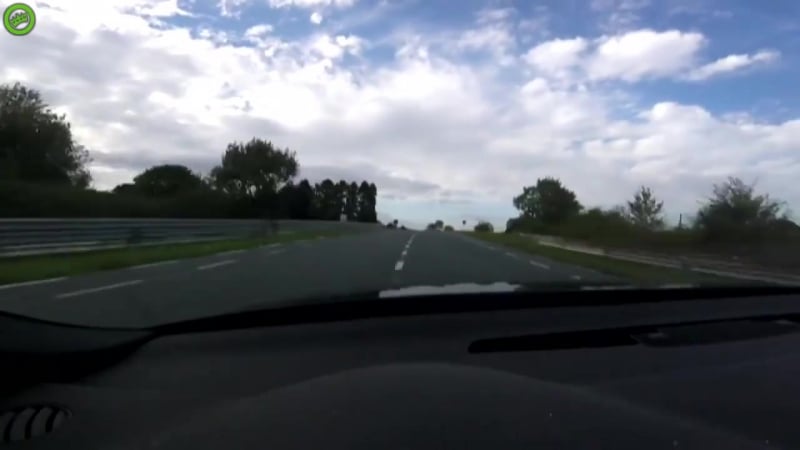 Водитель летел на такой скорости, что не заметил знака стоп